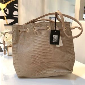 Nude bucket bag